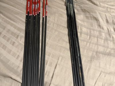 Assorted Carbon Hunting Arrows Lot - Bloodsport Hunter & Easton Axis