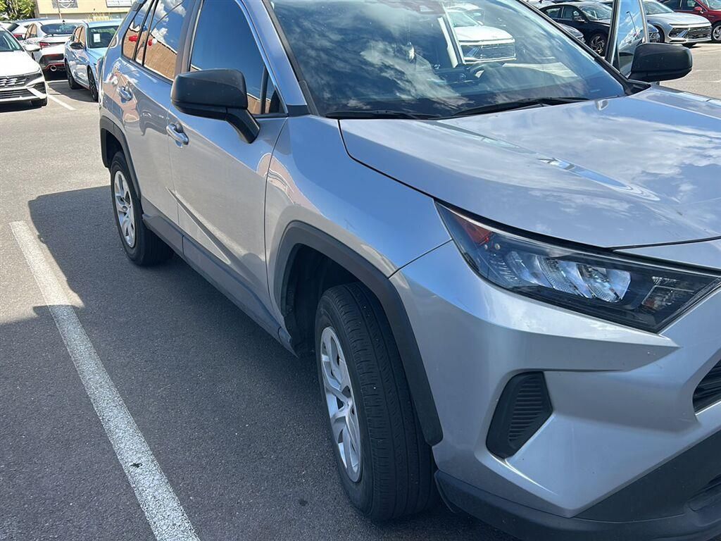 2022 Toyota RAV4 LE