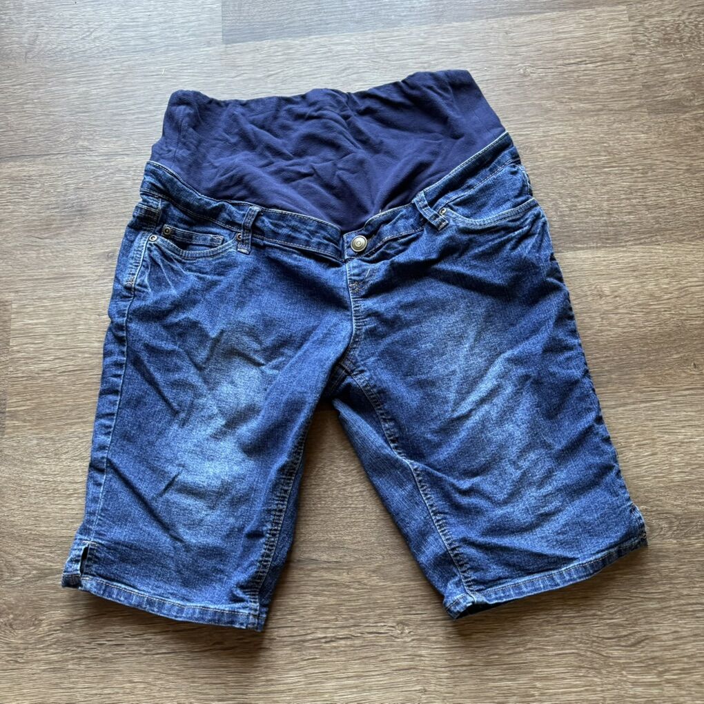 Hybrid & Company Maternity Jean Shorts Size L