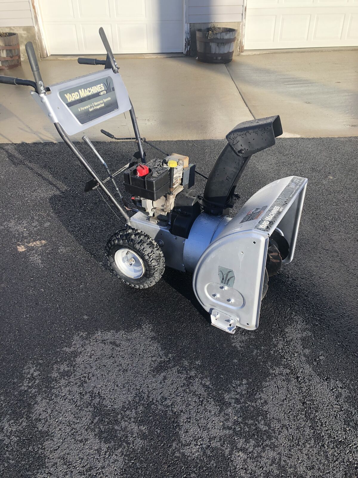 YARD MACHINE SNOWBLOWER WITH 22 INCH BUCKET