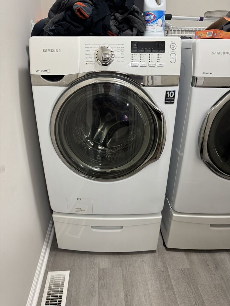 Samsung W/D Set With Pedestials