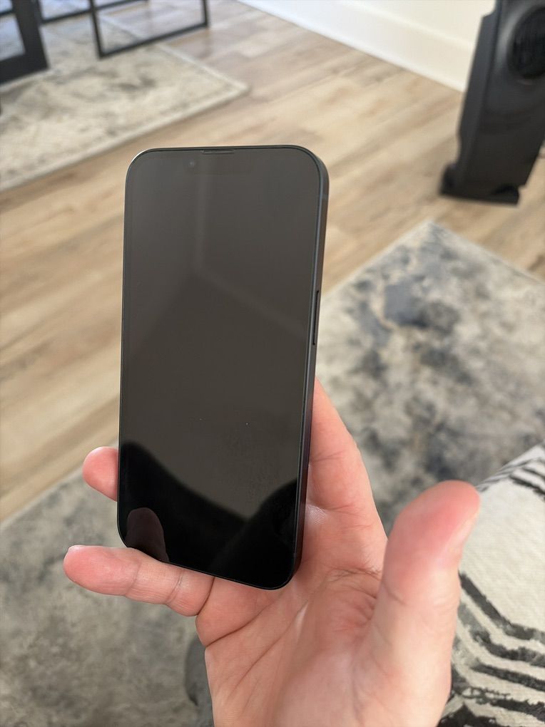 Like New Iphone 13 Unlocked W Case