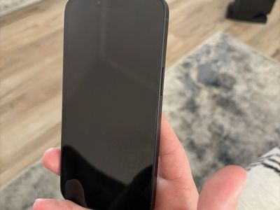 Like New Iphone 13 Unlocked W Case