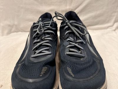 Altra paradigm men’s size 10.5 navy/light blue trim, running shoes