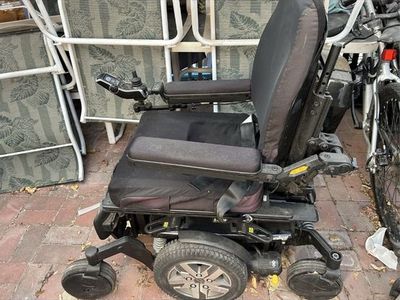 QUANTUM Q6 EDGE 2.0 POWER CHAIR, POWER TILT, LIFT, RECLINE, LEGS - iLEVEL ONLY 449 MILES & JUST INSTALLED NEW BATTERIES
