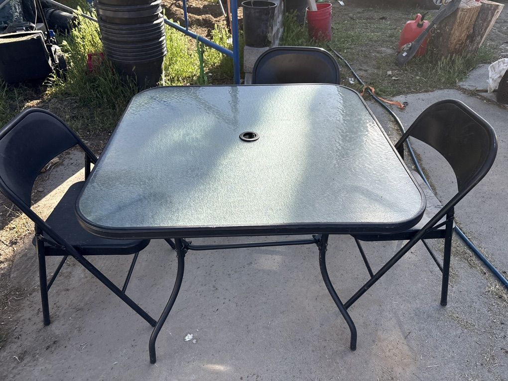 Yard Table W/ 3 Chairs