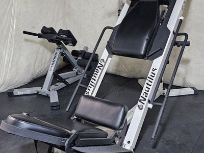Nautilus Leg Press Hack Squat Machine & Weights