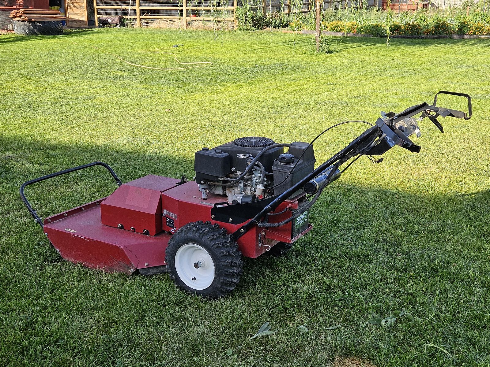 Heavy duty brush cutter / weed mower