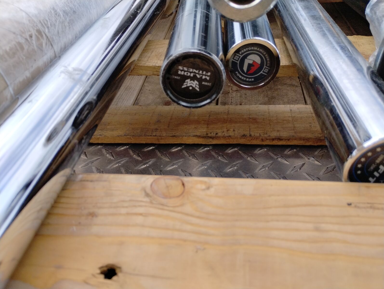 OLIMPIC MENS AND WOMEN LIFTING AND CURLE BARS  STARTING  AT 45 $