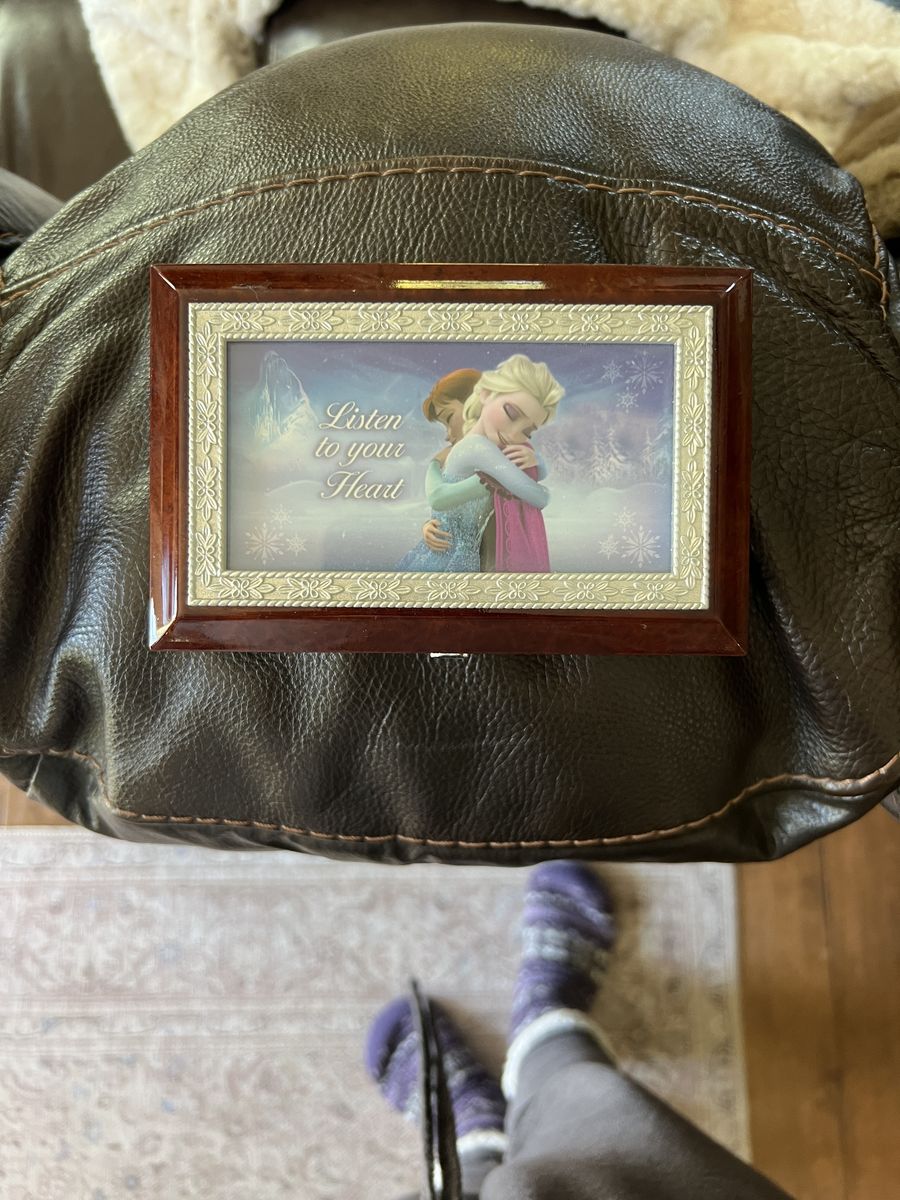 Bradford Exchange Disney Frozen Listen to Your Heart Heirloom Music Box