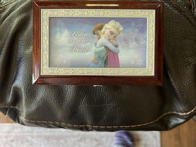 Bradford Exchange Disney Frozen Listen to Your Heart Heirloom Music Box