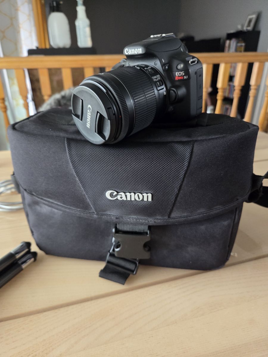 Canon Rebel SL1 DSLR Camera