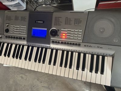 Yamaha YPT-400 Keyboard WIth Stand