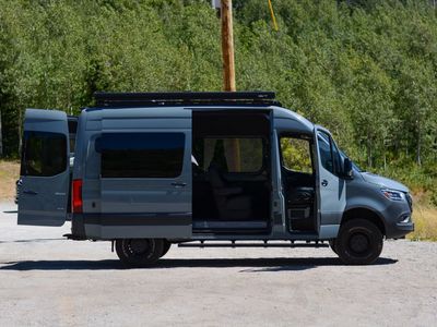 2021 Sprinter seats 4 sleeps 4