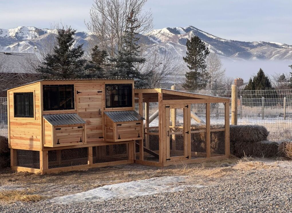 New Solid Wood Chicken Coop With 7ft Run