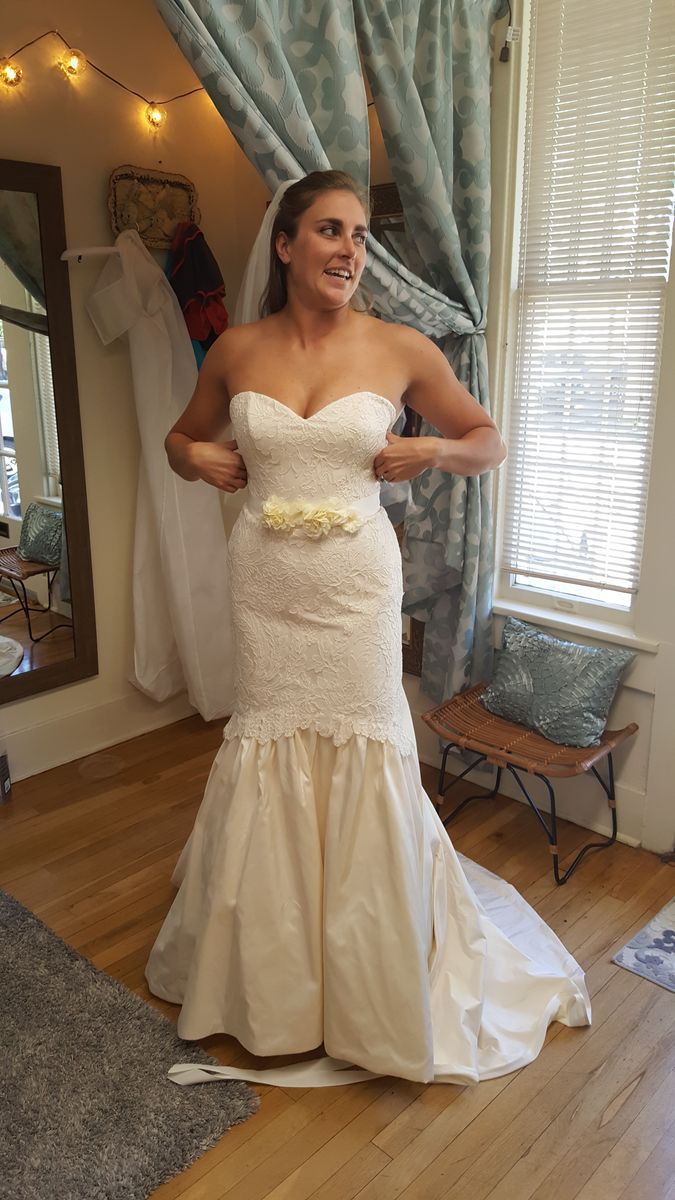 $150 Paloma Blanca Wedding Dress - worn once - size 10/12