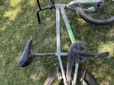 Dyno VFR bike 18 inch wheels with training handle.