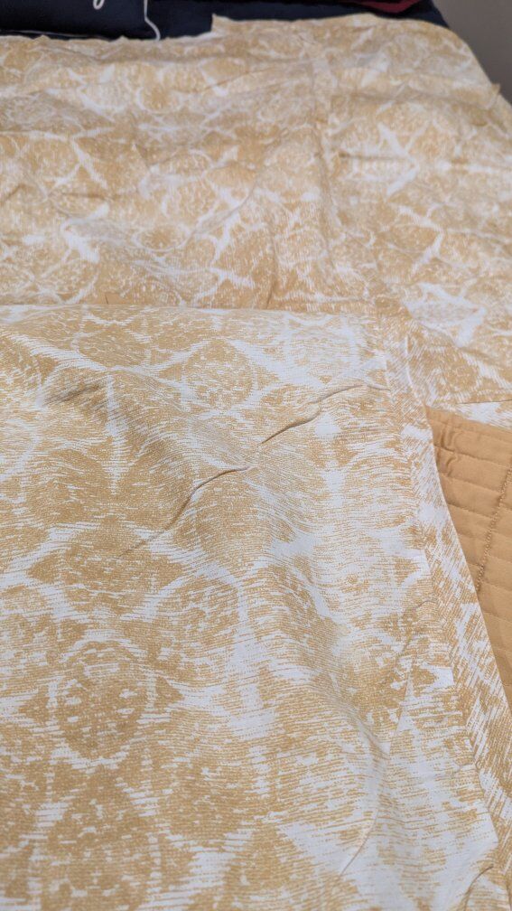 Bed Bath & Beyond king size duvet cover w/ shams.