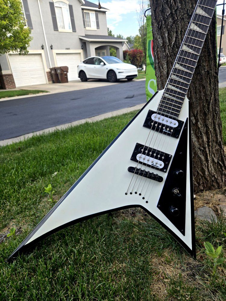 Jackson Rhoads V Electric Guitar - White