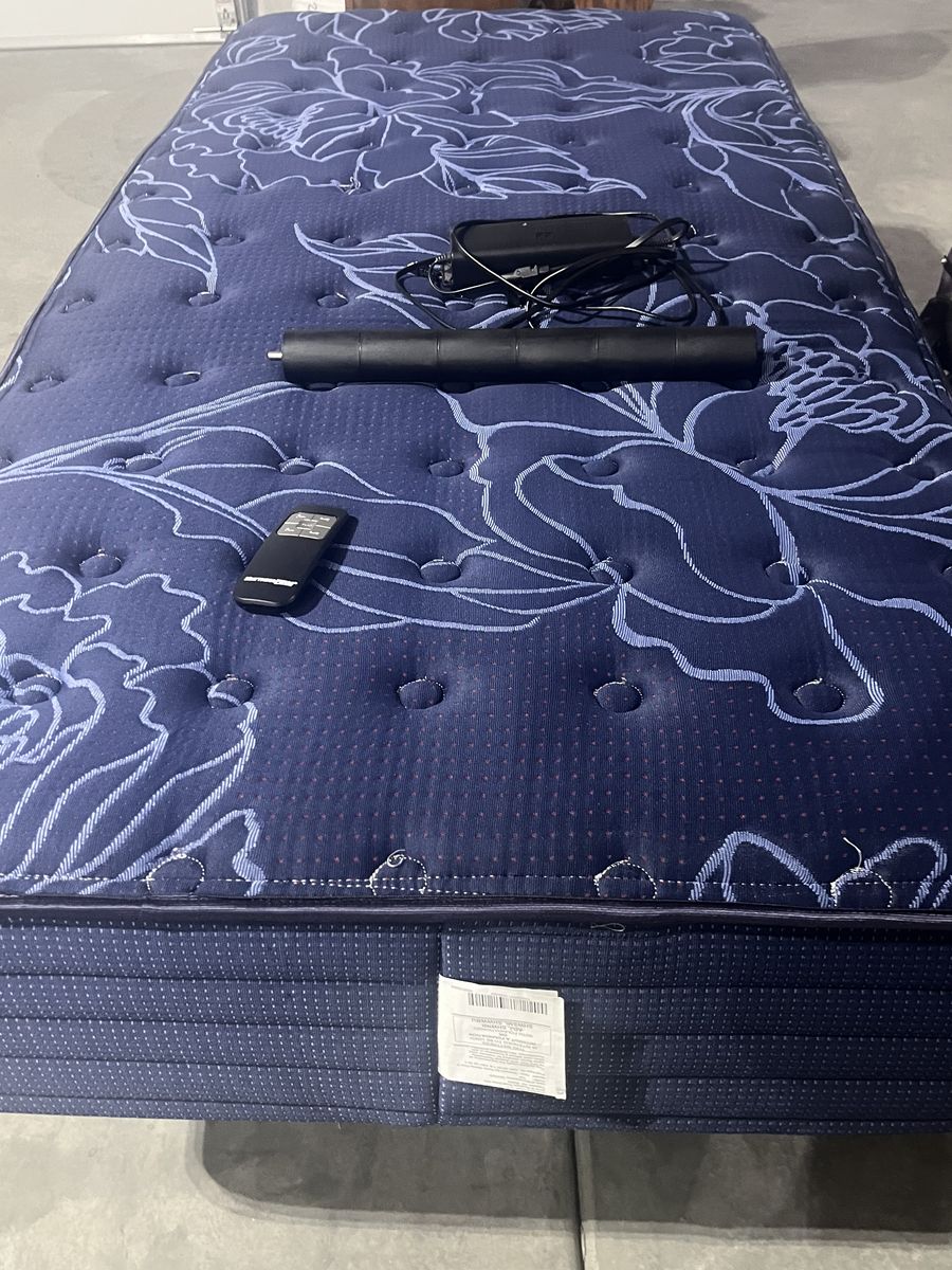 Electric adjustable frame with twin mattress