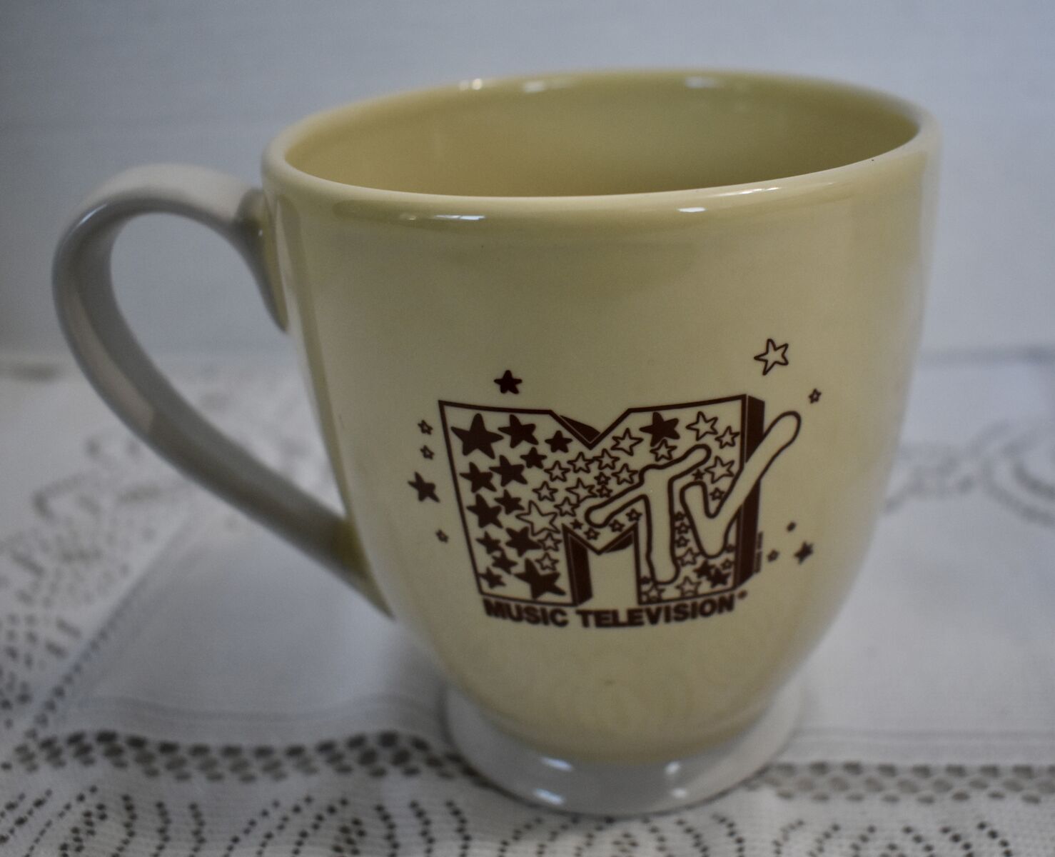 A LARGE COLLECTIBLE MTV MUG IN WONDERFUL NEW CONDITION PURCHASED IN NEW YORK CITY