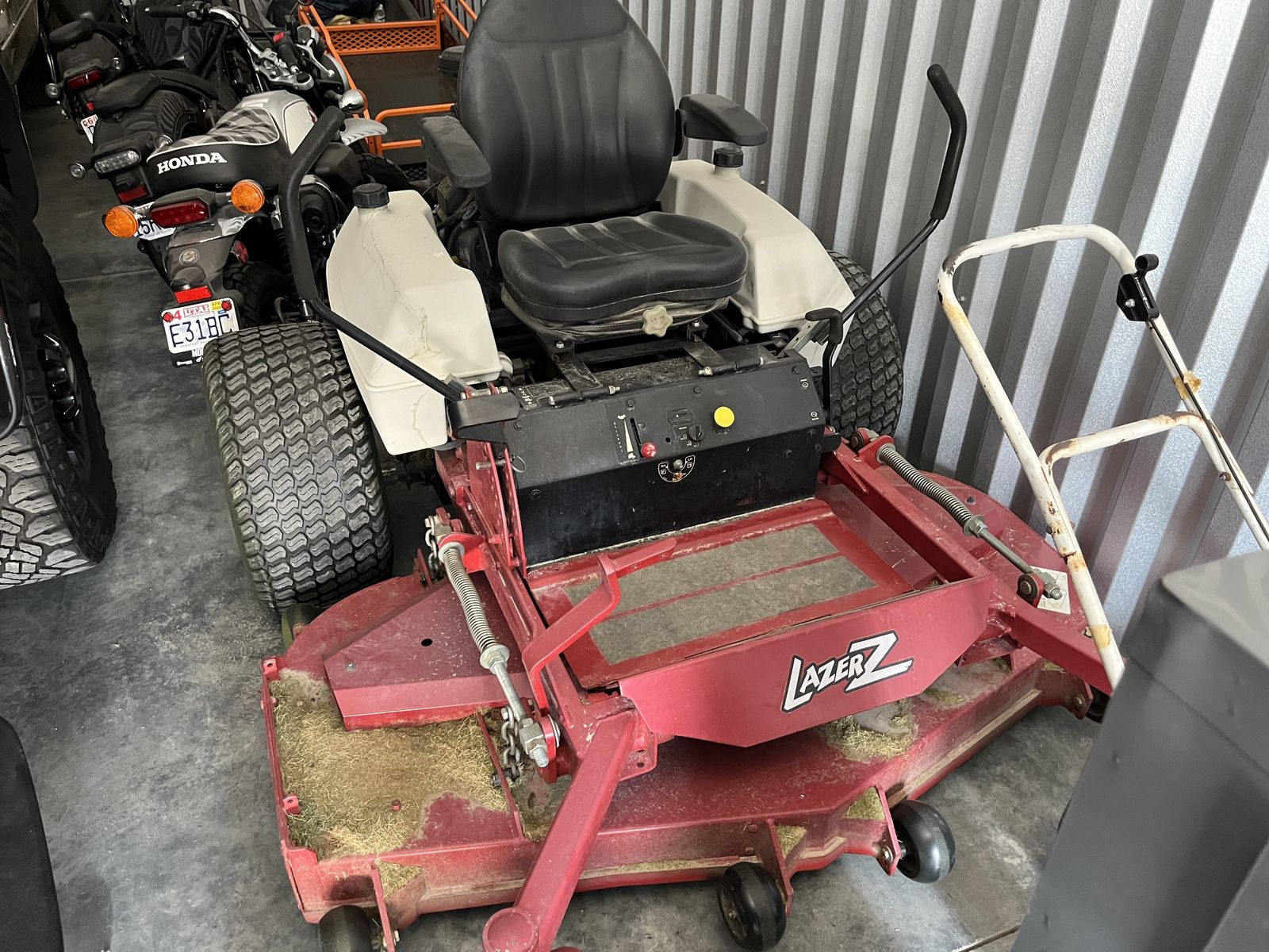 60 Inch Exmark Lazer Z Lawn Mower