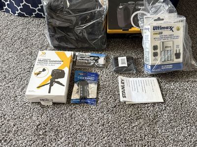 Kodak PIXPRO AZ252 Digital Camera Bundle w/ Tripod, Charger, Memory Card Reader, Bag