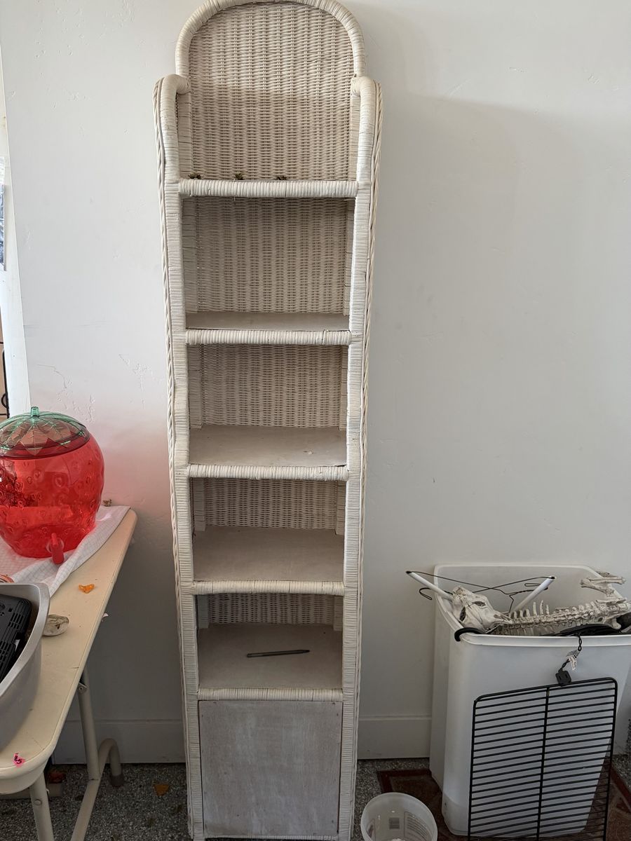 WICKER SHELF 