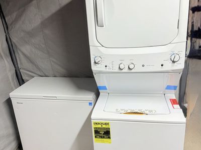 GE Spacemaker Unitized Washer & Electric Dryer Combo White