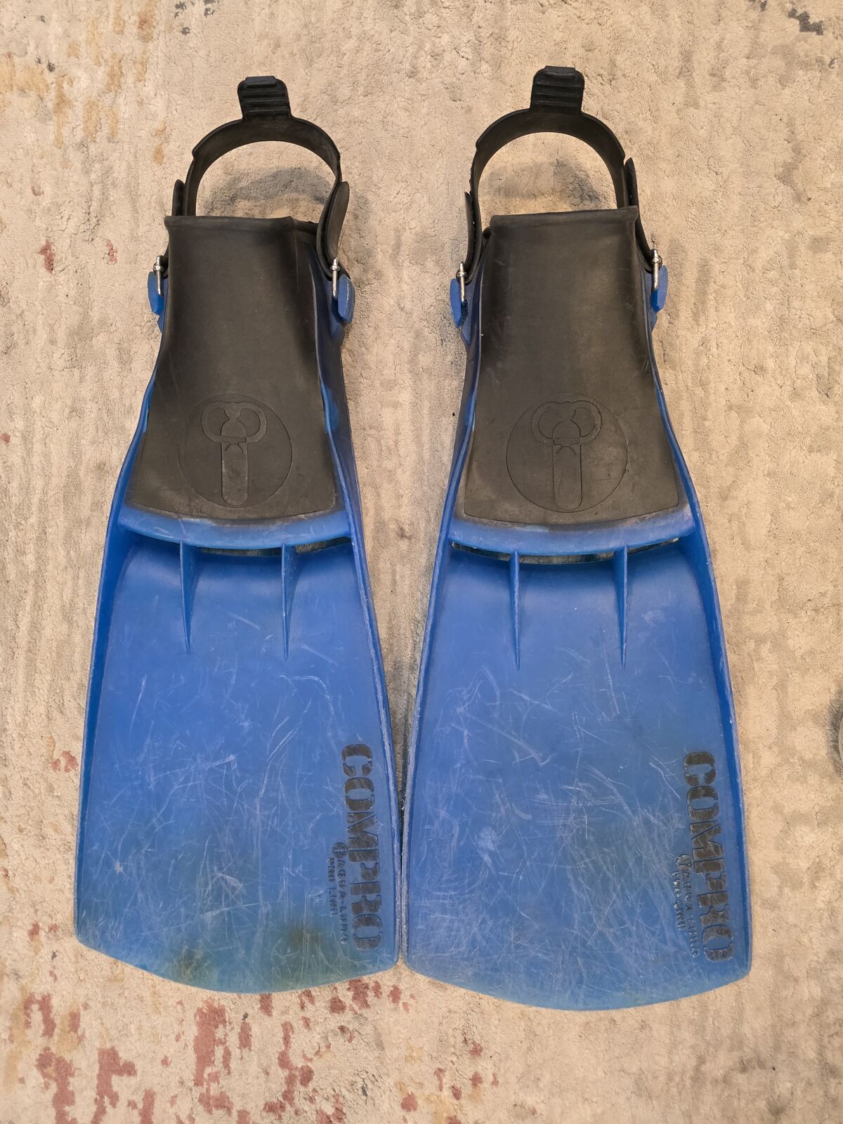 scuba regulators, fins and BC