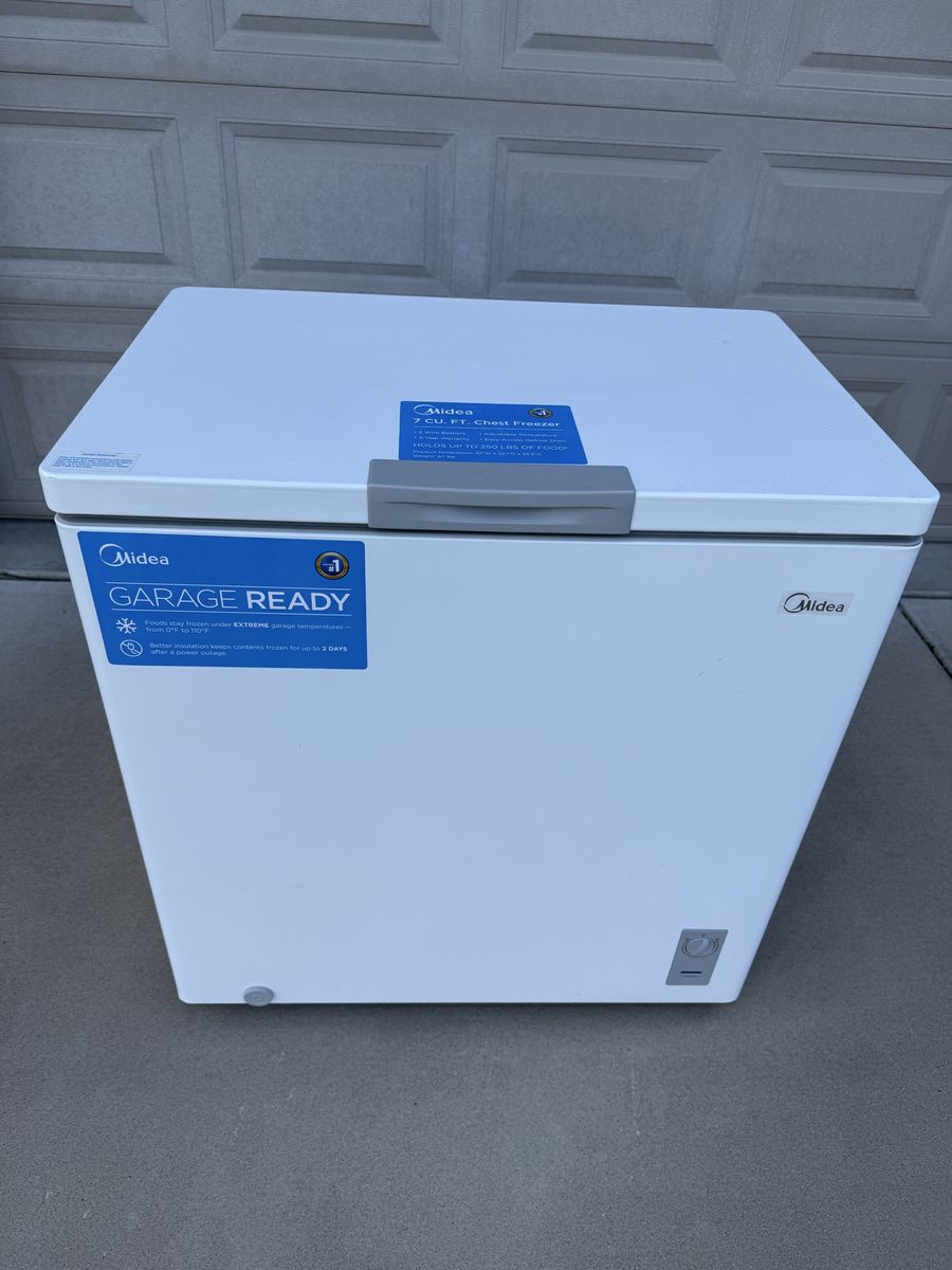Midea 7 cu. ft. White Chest Freezer - Garage Ready, 2 Wire Baskets