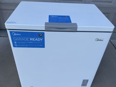 Midea 7 cu. ft. White Chest Freezer - Garage Ready, 2 Wire Baskets
