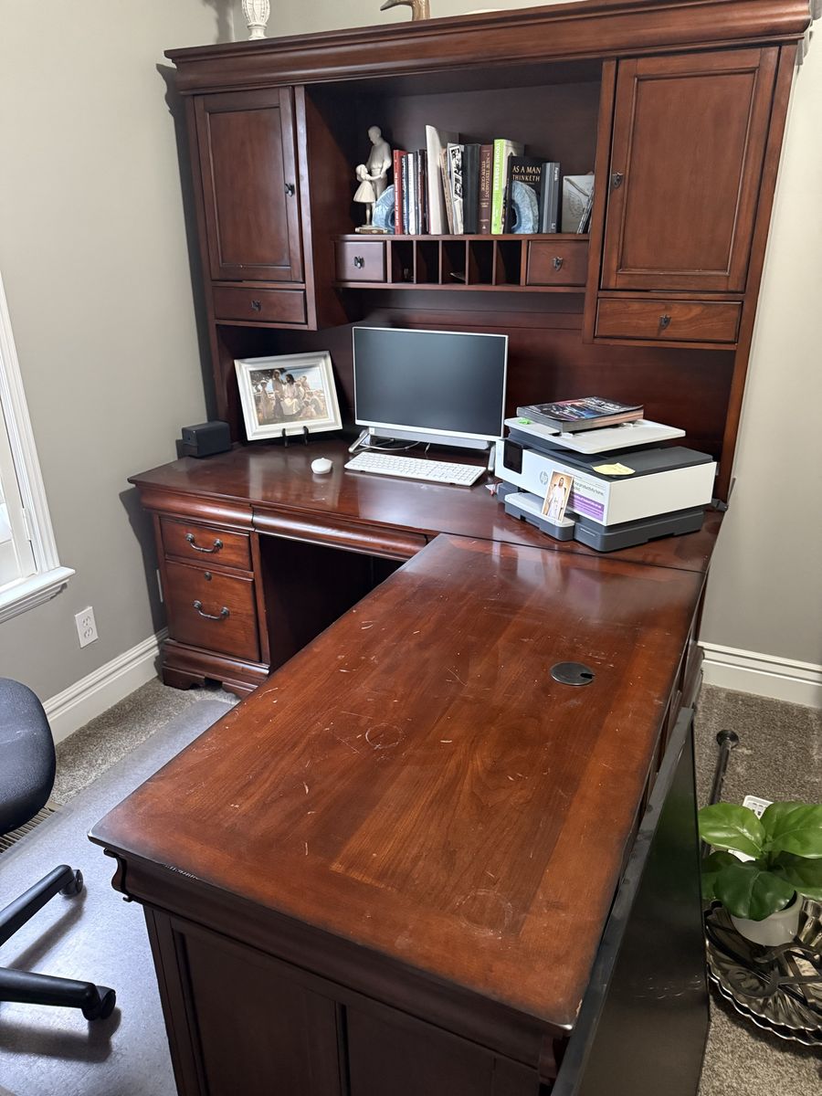 Large Wooden Executive L-Shaped Office Desk with Hutch and Storage