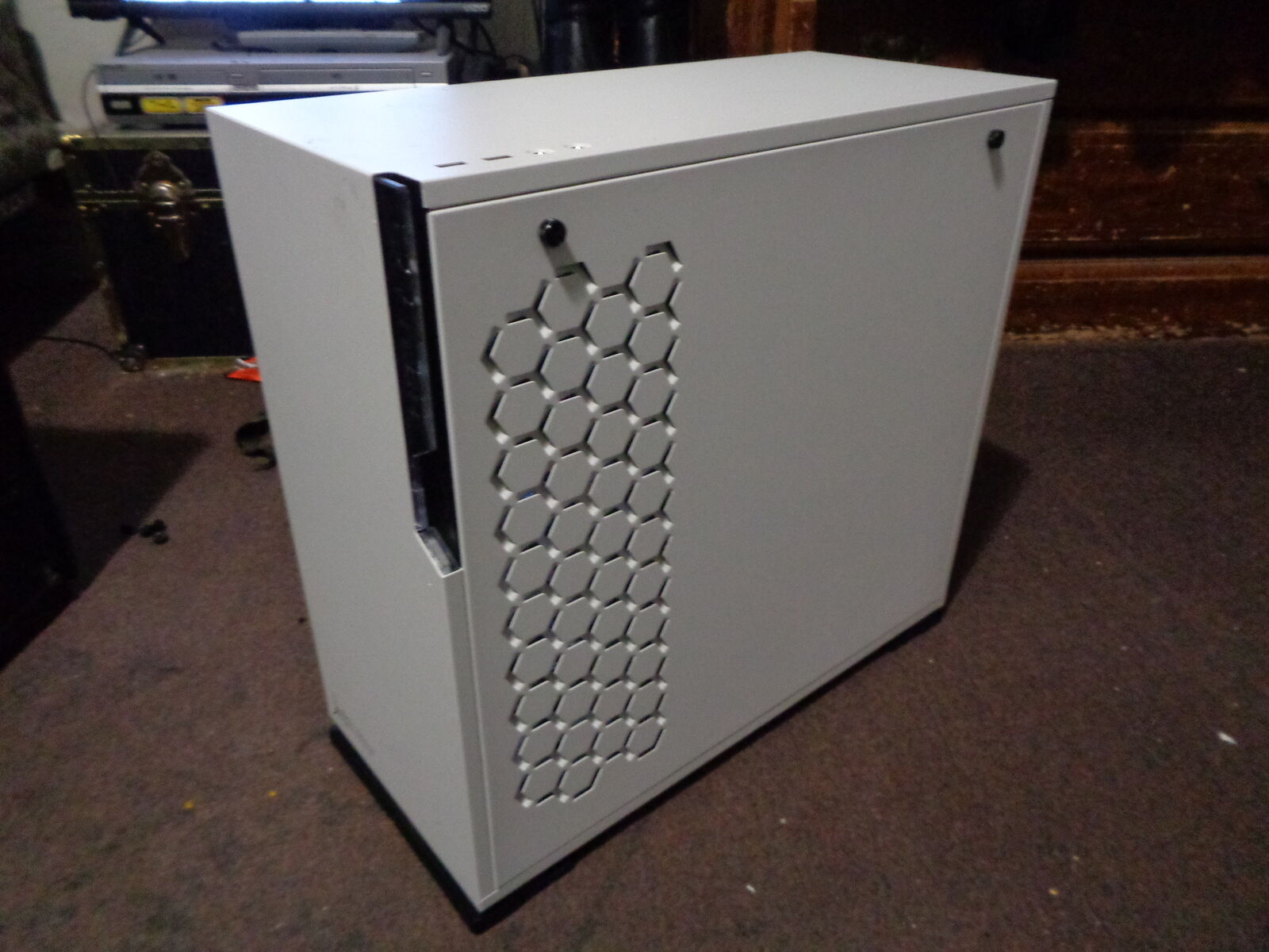 Great First Computer for you or kids. A Skytech Prebuilt. Ryzen 5 5600GT, inwin case, Nvidia 970. Read on.