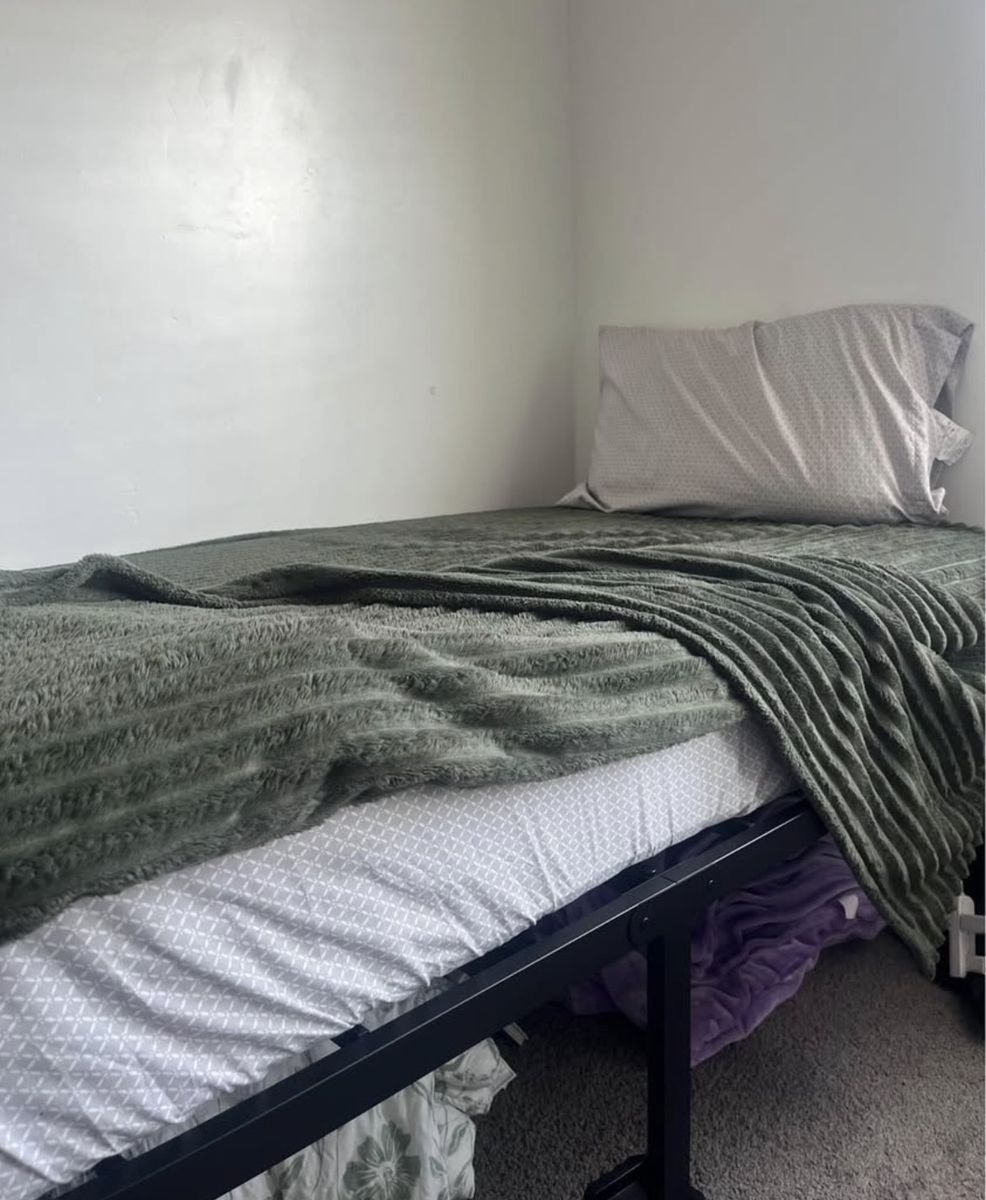 Twin mattress & Frame barely used