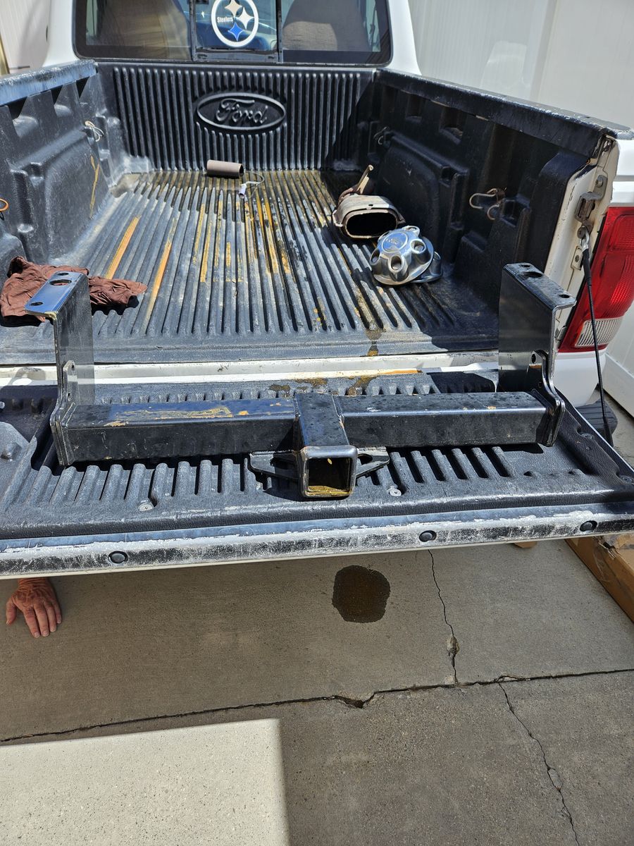 Tow hitch receiver