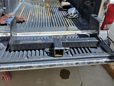 Tow hitch receiver