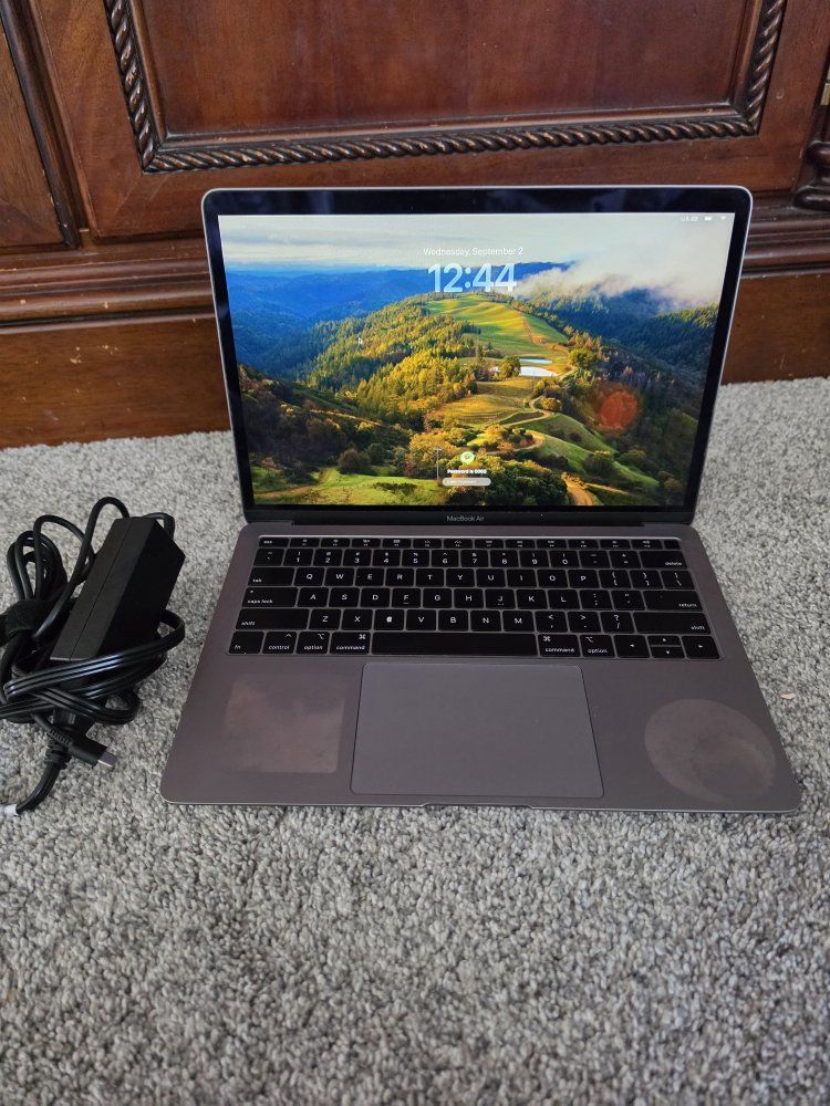 2019 MacBook Air 13-inch - i5, 8GB RAM, 256GB SSD