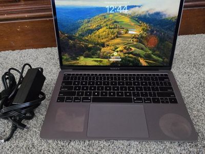 2019 MacBook Air 13-inch - i5, 8GB RAM, 256GB SSD