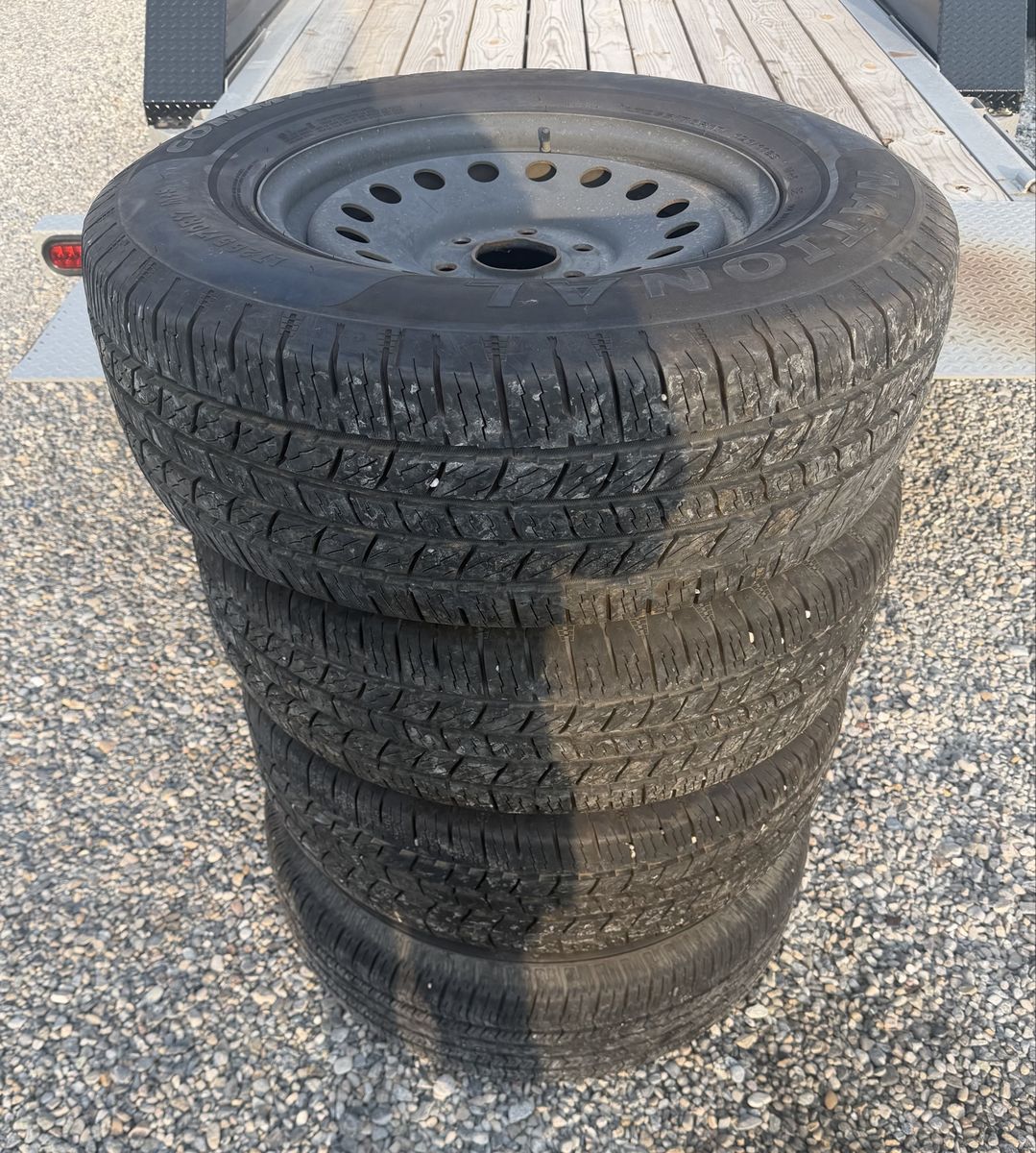 Set of 4 National Commando LT265/70R17 Tires on 17x7.5 Steel Wheels