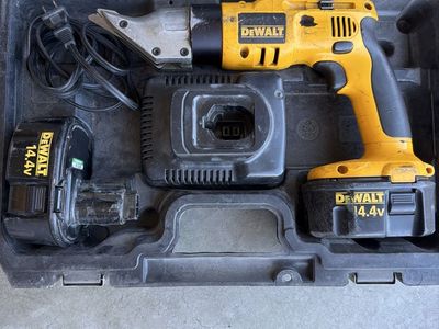 DEWALT 14.4V Cordless Shears Kit with Case, Charger and Batteries