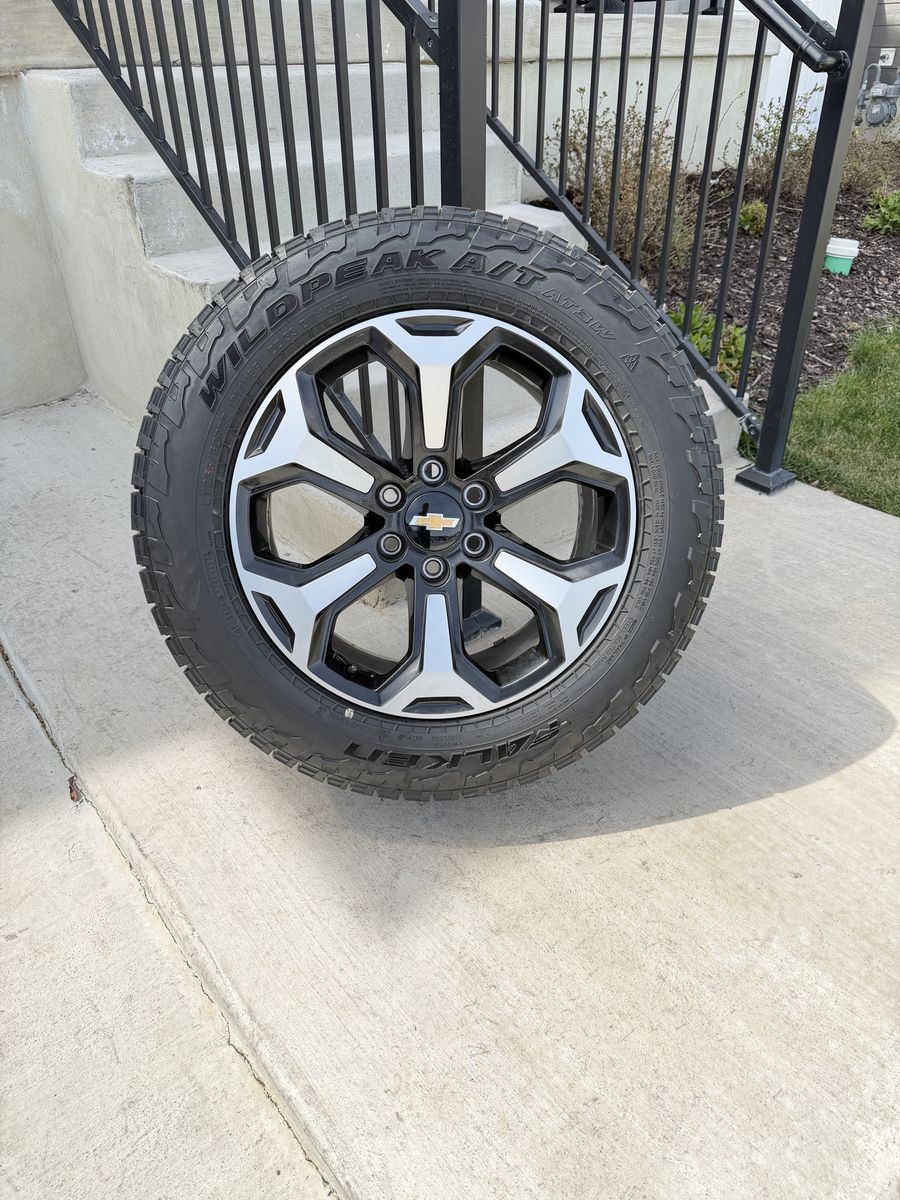 Chevy Silverado 1500 Rims and Tires 265/60R20