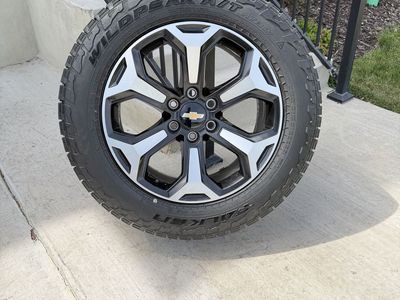Chevy Silverado 1500 Rims and Tires 265/60R20