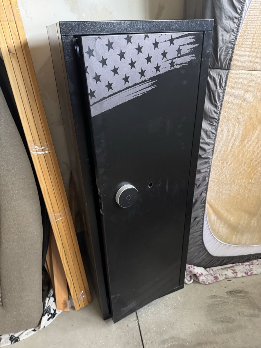 KAER 8-10 Gun Safe (Broken locker)