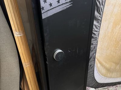 KAER 8-10 Gun Safe (Broken locker)