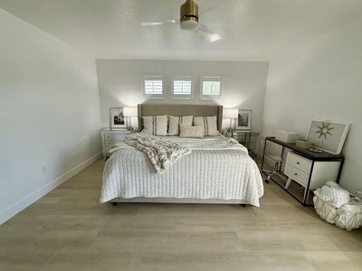 ROOM FOR RENT - FEMALE TENANT - FURNISHED, UTILITES INCLIDED,, PRIVATE RM & BATH: $1,000/ MO