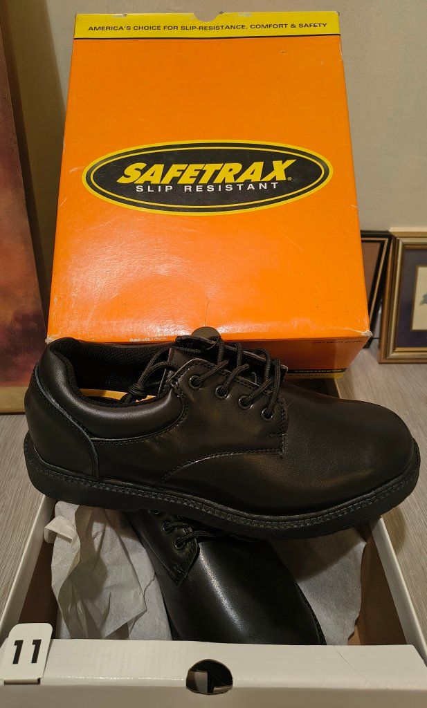 Safetrax Slip Resistant Black Leather Work Shoes Men's Size 11