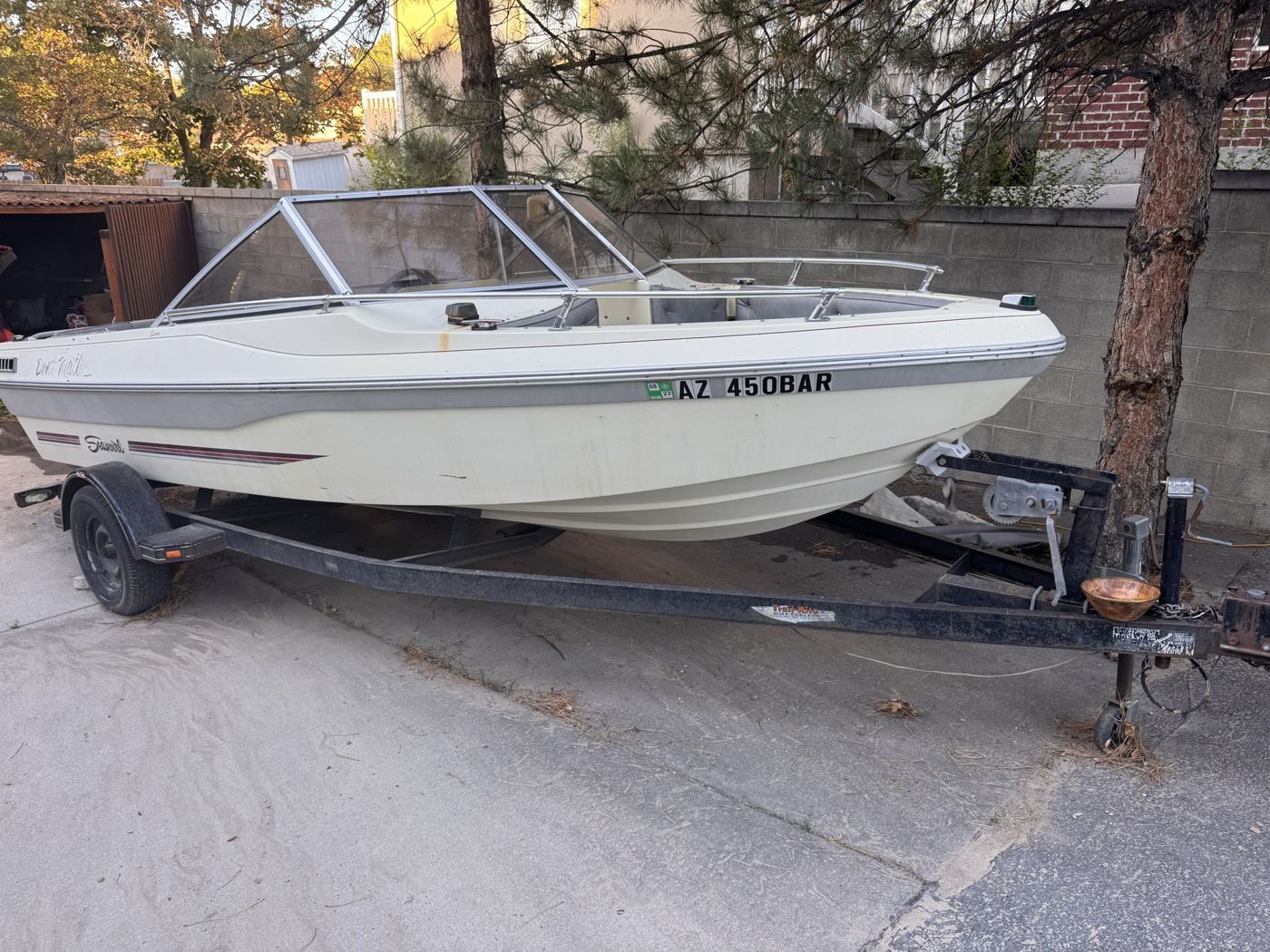 Seaswirl Sierra 18ft Ski/Wakeboard Boat & Trailer - Runs, Needs Manifold