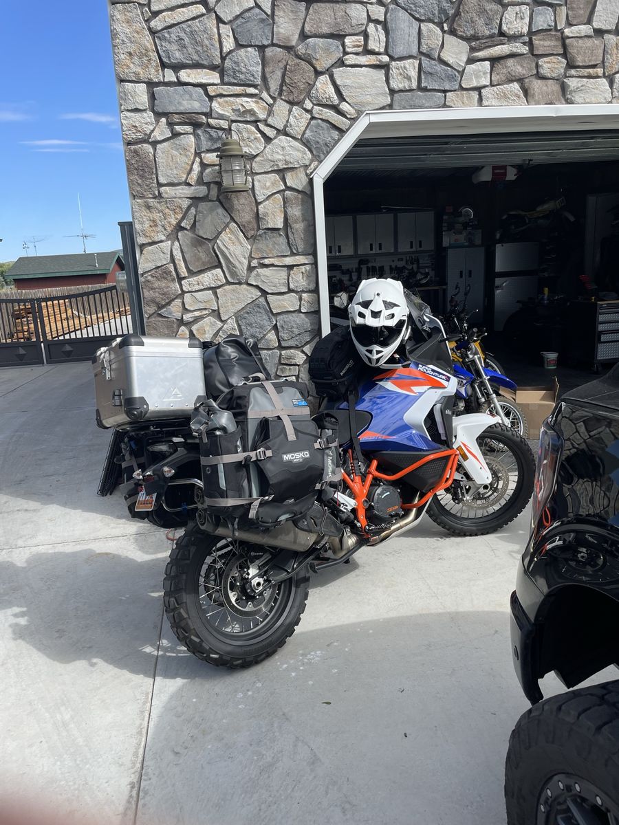 2022 KTM Adventure Super R