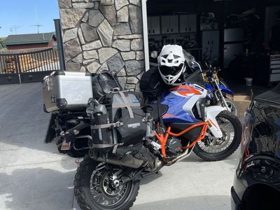 2022 KTM Adventure Super R